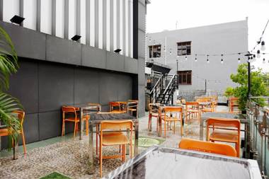 Capital O 847 Megara Hotel