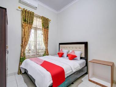 OYO 90942 Kost Syari'ah Panam