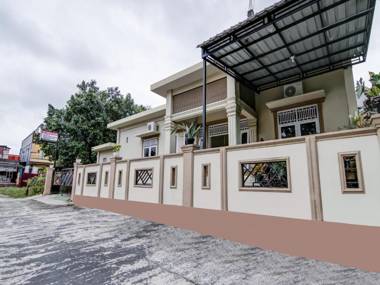 OYO 90942 Kost Syari'ah Panam