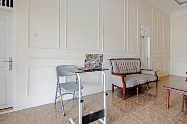 OYO 91093 Guest House 513 Syariah