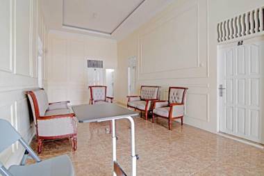 OYO 91093 Guest House 513 Syariah