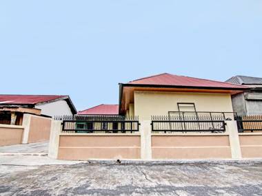 SPOT ON 91645 Rifki Homestay Syariah