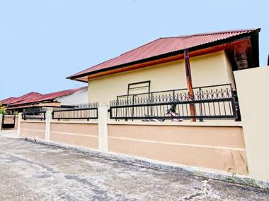 SPOT ON 91645 Rifki Homestay Syariah