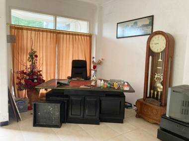 OYO 90989 Lee Dug Tretes Residence