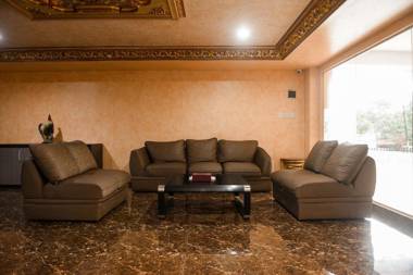 Vaccinated Staff - OYO 149 Alpha Kostel Syariah