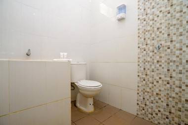 OYO 1868 Penginapan Sekip