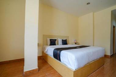 OYO 427 Hotel Galaxy