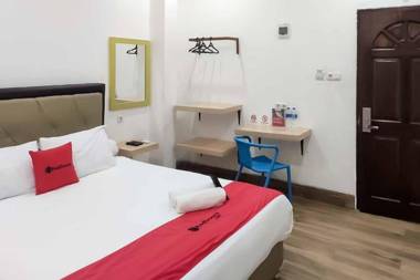 RedDoorz Plus @ Jalan Veteran Palembang