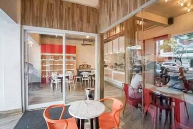 RedDoorz Plus @ Jalan Veteran Palembang