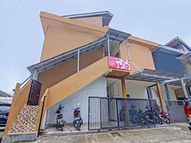 OYO 91268 Homestay Bu Erma Syariah