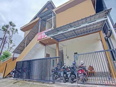 OYO 91268 Homestay Bu Erma Syariah
