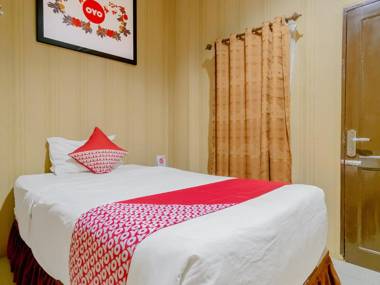 Vaccinated Staff - OYO 741 Hotel Labuhan Raya