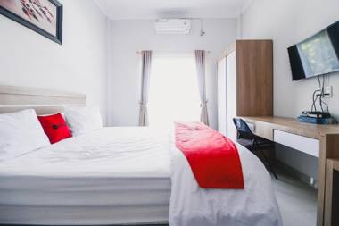 RedDoorz near Hermes Place Polonia Medan