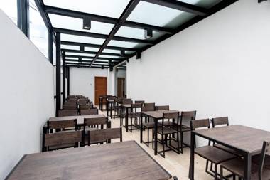 RedDoorz Premium near Centre Point Mall Medan