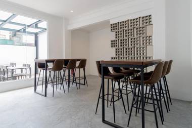 RedDoorz Premium near Centre Point Mall Medan