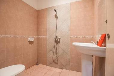 OYO 91141 Cherry Garden Hotel