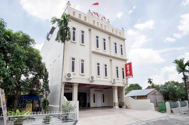 Vaccinated Staff - OYO 621 Vania Residence