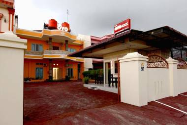 OYO Life 1332 Almonsari Residence