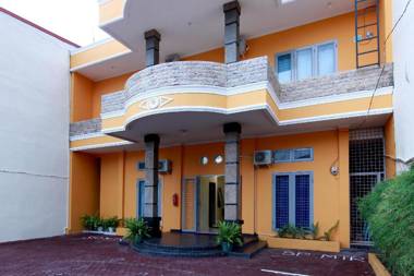 OYO Life 1332 Almonsari Residence