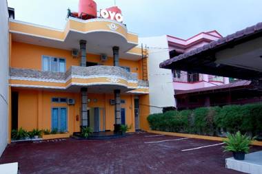 OYO Life 1332 Almonsari Residence