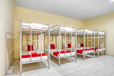 RedDoorz Plus near RSUD Dr. Pirngadi Medan 2