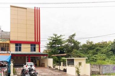 RedDoorz Plus @ Jalan Gatot Subroto Medan