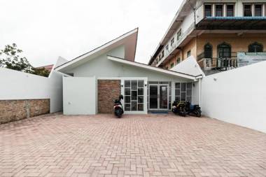 RedDoorz Plus near RS USU Medan 2