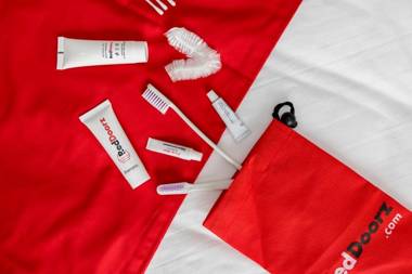 RedDoorz near Manhattan Times Square Medan 2