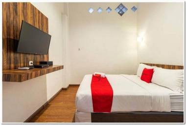 RedDoorz near RS Royal Prima Medan 2