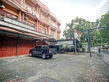 Vaccinated Staff - OYO 90381 Belva Guest House