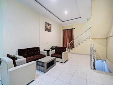 Vaccinated Staff - OYO 90381 Belva Guest House