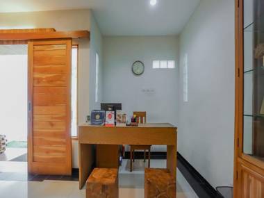 OYO 90319 Angler Guest House Malang
