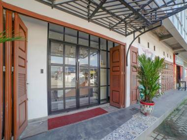 OYO 90447 Kardopa Hotel Megapark