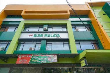 Urbanview Hotel Bumi Malaya
