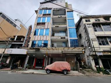 OYO 90952 Hotel Grand Sirao