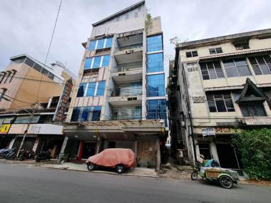 OYO 90952 Hotel Grand Sirao