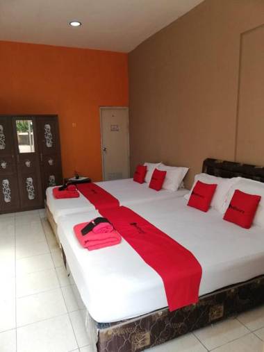 RedDoorz near Jalan Wolter Monginsidi Manado