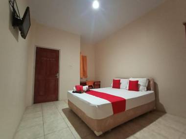 RedDoorz near Jalan Wolter Monginsidi Manado
