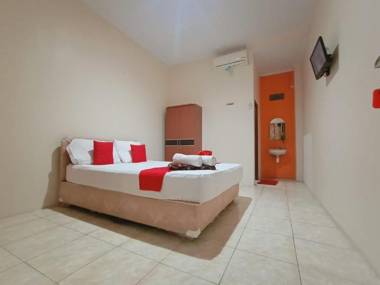 RedDoorz near Jalan Wolter Monginsidi Manado