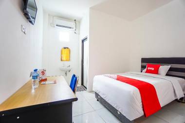 OYO 1693 Edward Residence Malalayang