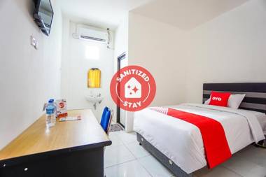 OYO 1693 Edward Residence Malalayang