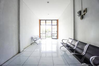 OYO 1693 Edward Residence Malalayang