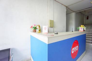 OYO 1693 Edward Residence Malalayang