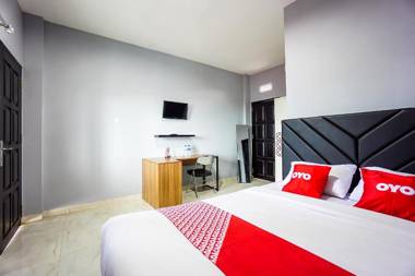 Vaccinated Staff - OYO 1680 Hanna Residence