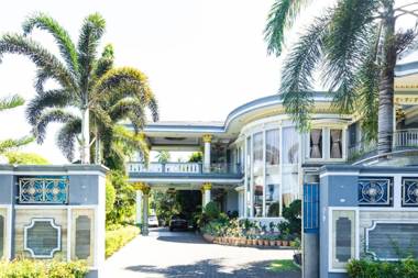 RedDoorz Premium @ Sea Residence Manado