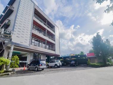 Vaccinated Staff - OYO 90312 Bahu Bay Hotel