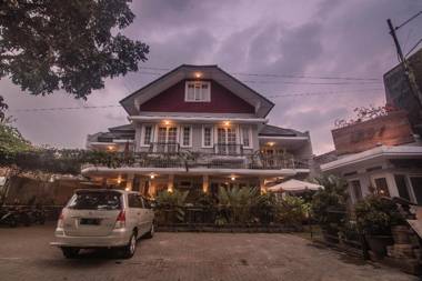 Front One Boutique Baluran Malang