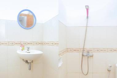 OYO 353 Loesje Guest House Syariah