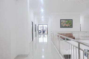 RedDoorz near Cyber Mall