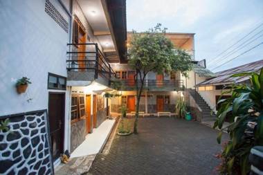 RedDoorz near Batu Love Garden